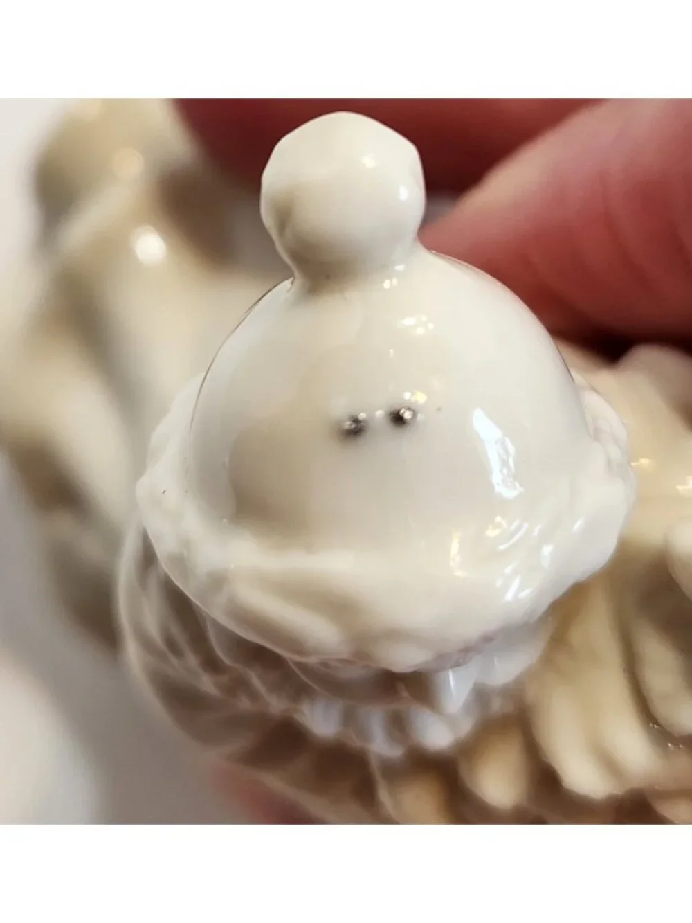 Vintage Ceramic Santa Figurine – White Robe Christmas Tree – Holiday Collectible